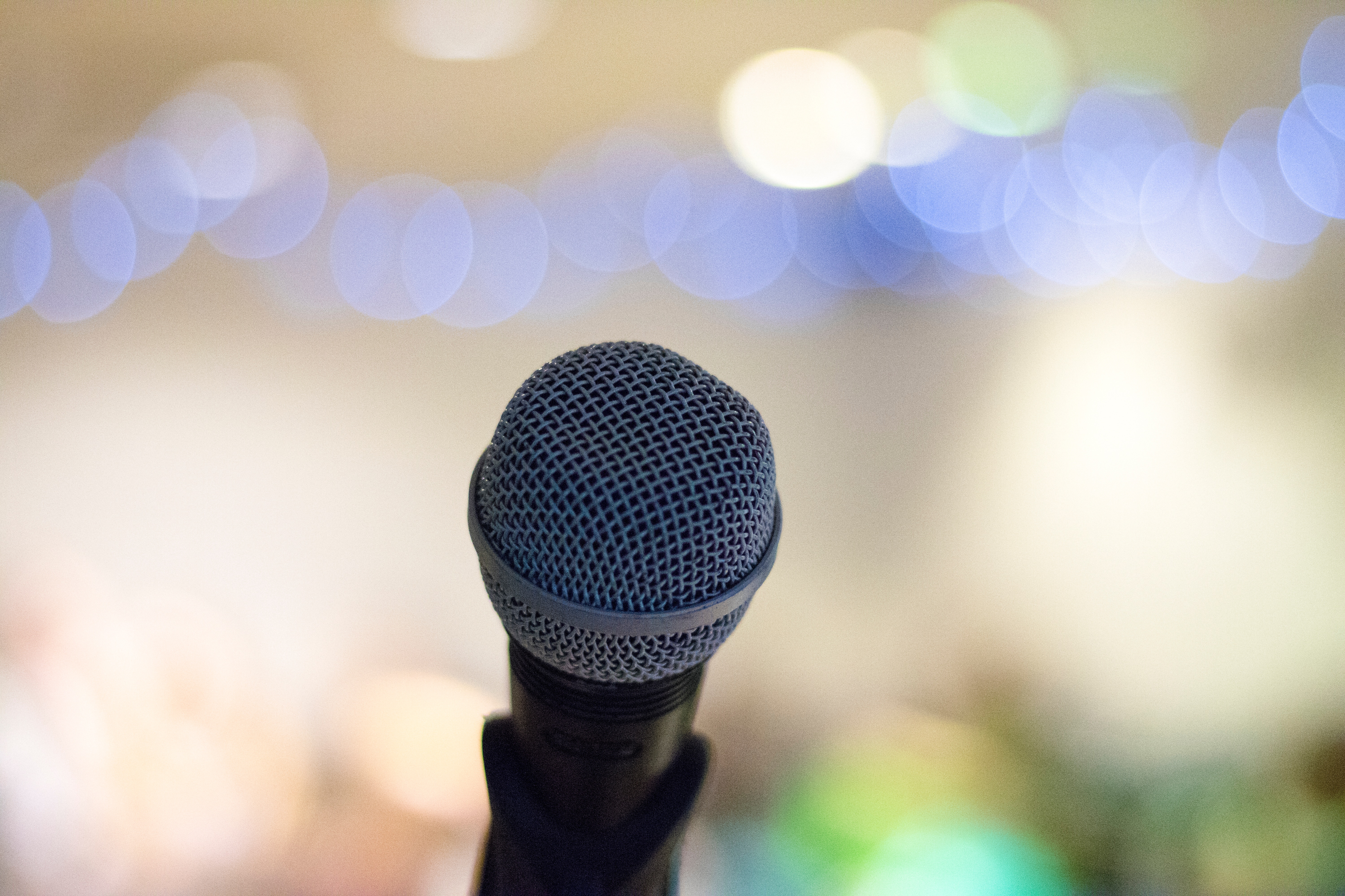 Microphone in stand by Elliot Sloman on Unsplash